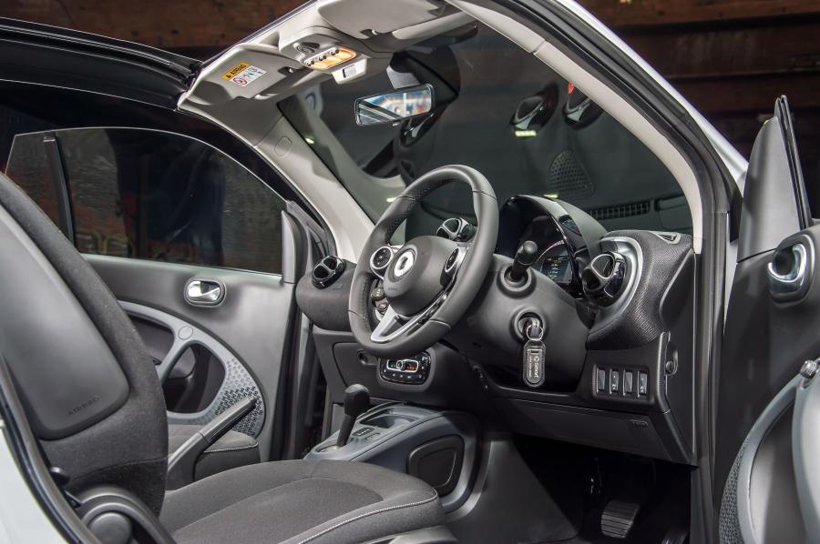  Smart ForTwo Passion Cabrio 2016 года  (UK) (фото 4 из 30)